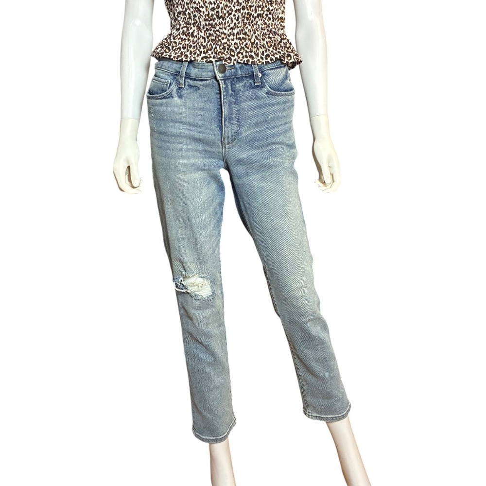 Evereve “The Ever Straight” High Rise Jeans Size 27 Light Wash Distressed Knee